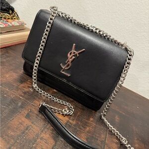 Elegant Black Crossbody Bag with Chain